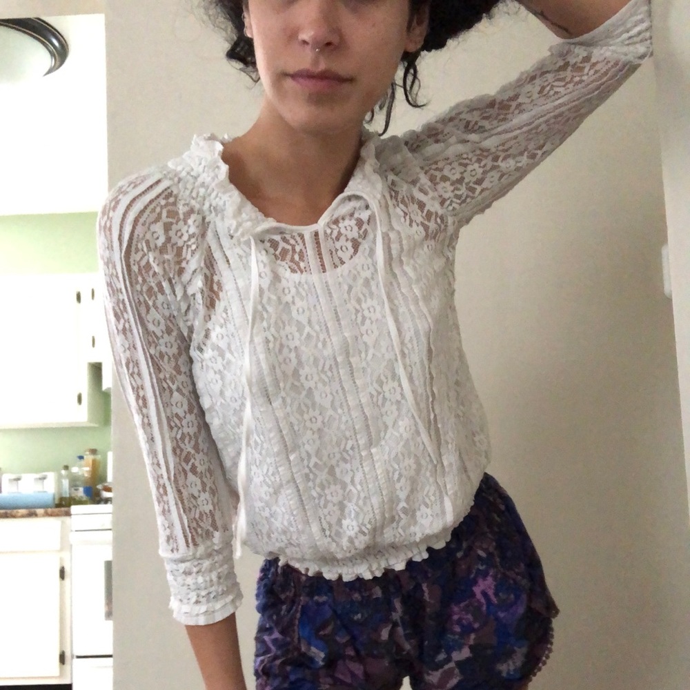 Adorable blouse! Guessing it is size small/xs